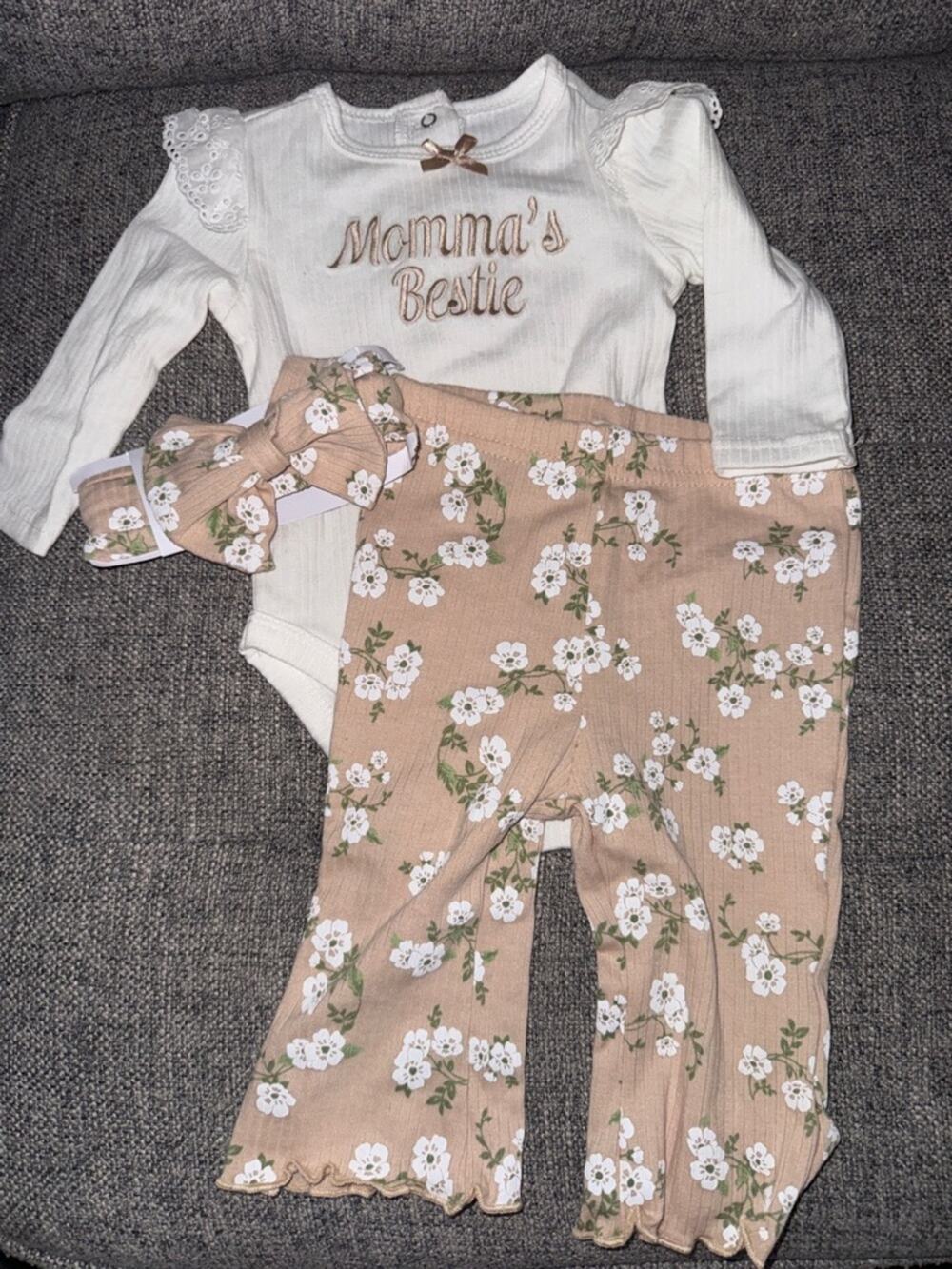 Tahari baby “mammas bestie” 3 piece set